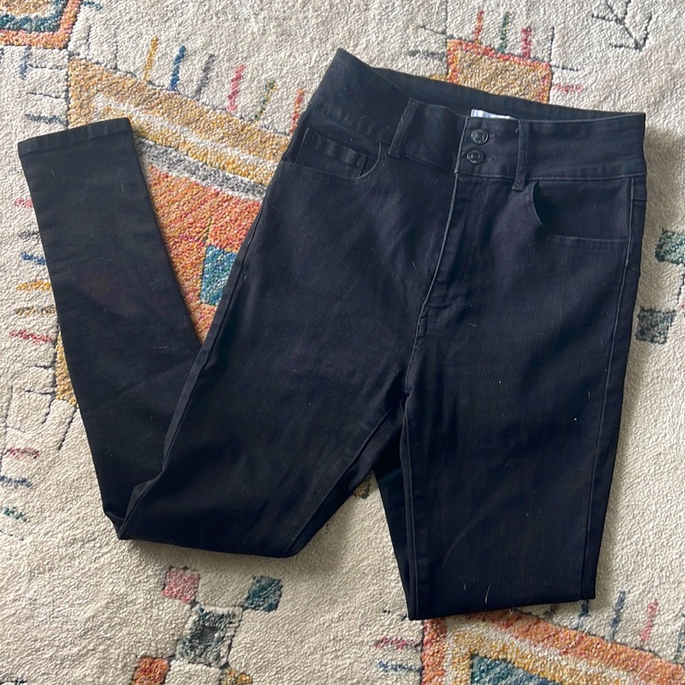 SUPER HIGH RISE black skinny jeans from Forever 21